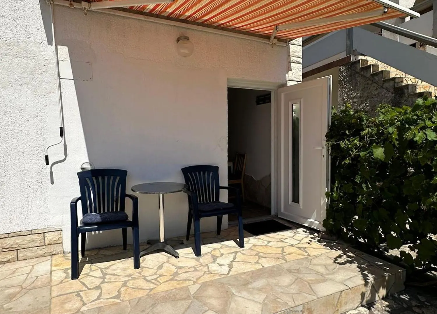 Cozy Studio Apartment Near Beach Vir